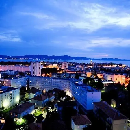 Golden View Penthouse With Jacuzzi