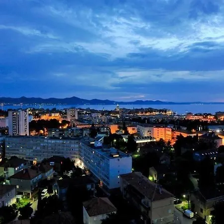 Daire Golden View Penthouse With Jacuzzi Zadar