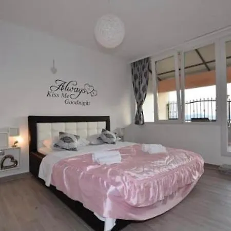 Golden View Penthouse With Jacuzzi Daire