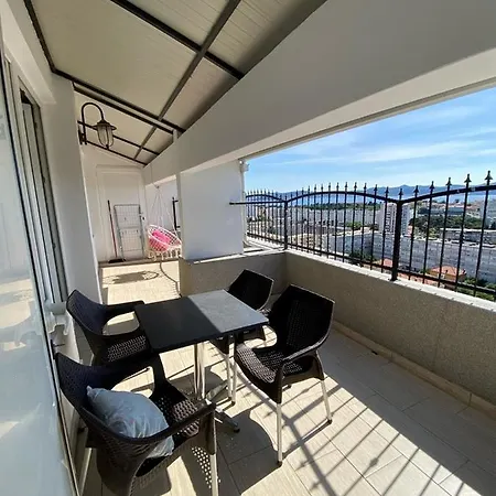 Golden View Penthouse With Jacuzzi *